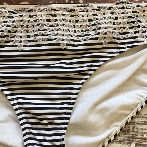 Time and Tru Black and White Striped Eyelet Ruffle Bikini Set Size L-XL - Picture 6 of 11
